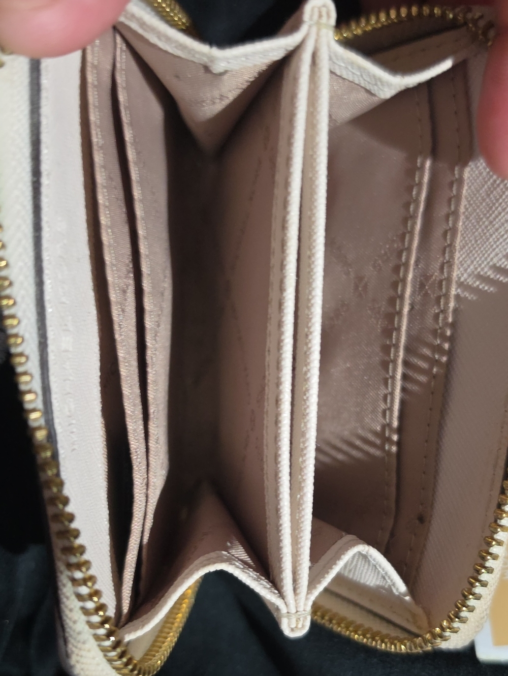 Michael Kors Cream Wallet - Picture 3 of 5